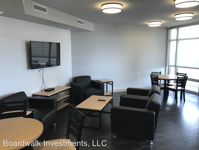 Building Photo - 313 N Frances St