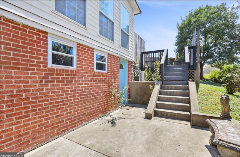 Building Photo - 102 Church St