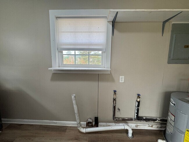 Building Photo - Private 3/2 Country House- $1,595