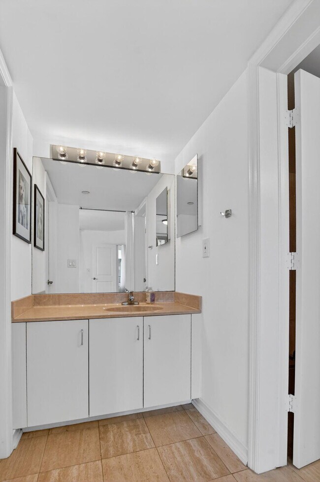 Building Photo - 120 SE 5th Ave