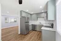 Building Photo - 725 Washington Heights Rd