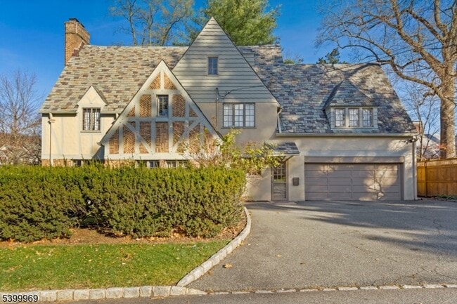 Building Photo - 107 Clinton Ave