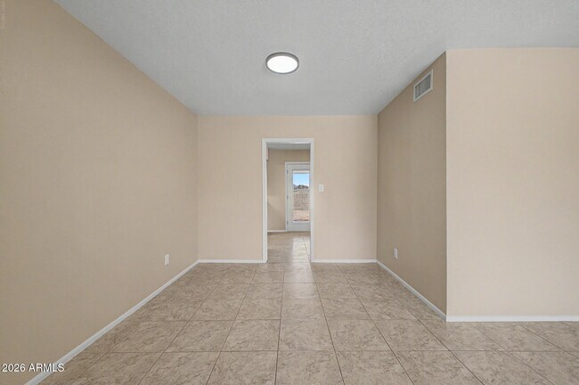 Building Photo - 1324 W 12th St