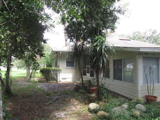 Building Photo - 3/1 on 2+ acres in St Cloud for Rent!