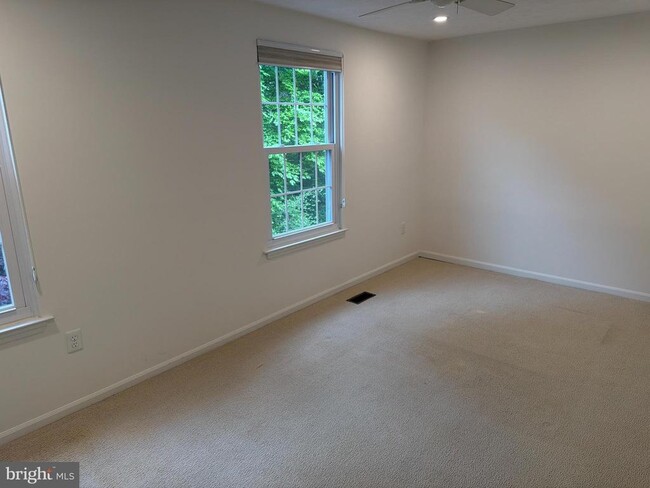Building Photo - 9619 Glendower Ct