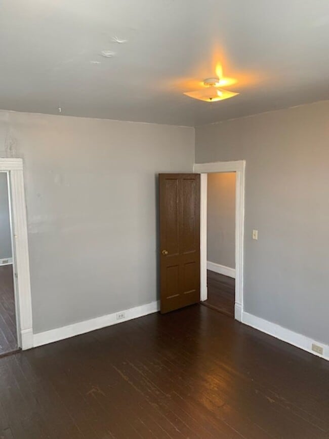 Building Photo - Charming Coming Street Retreat in the Heart of Historic Charleston