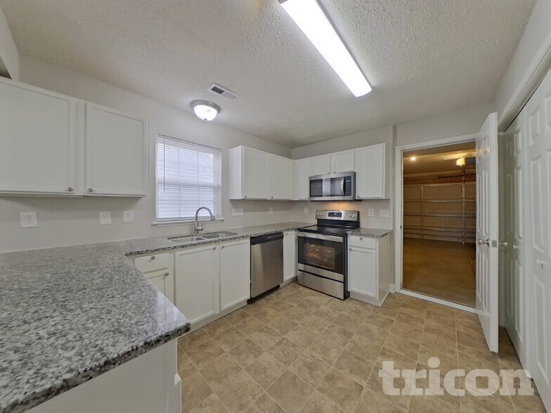 Building Photo - 3337 Braden Dr