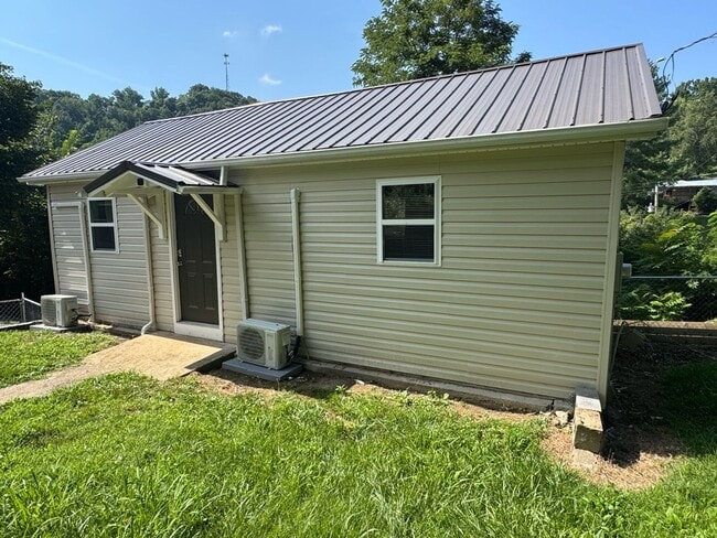 Building Photo - Charming 1-Bedroom Apartment in Elizabethton, TN