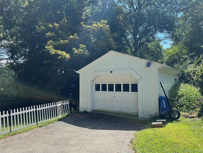 Building Photo - 33 Rutland Dr