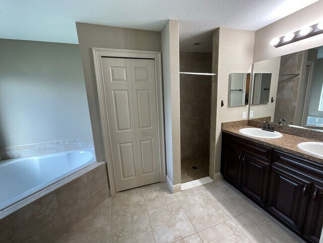 Building Photo - 455 Marion Oaks Ln