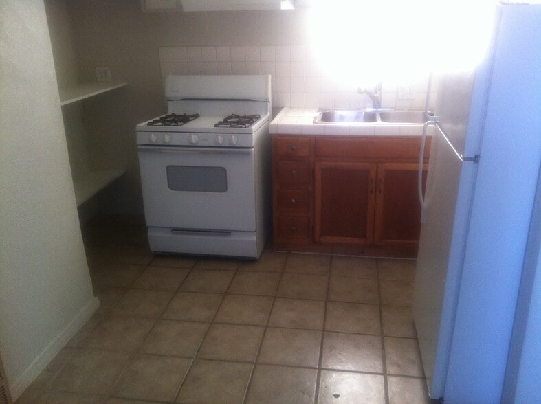 Building Photo - 518 25th St