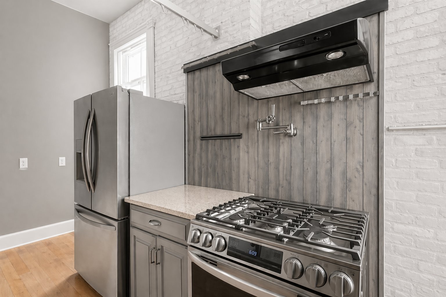 Building Photo - 124 W Bank St