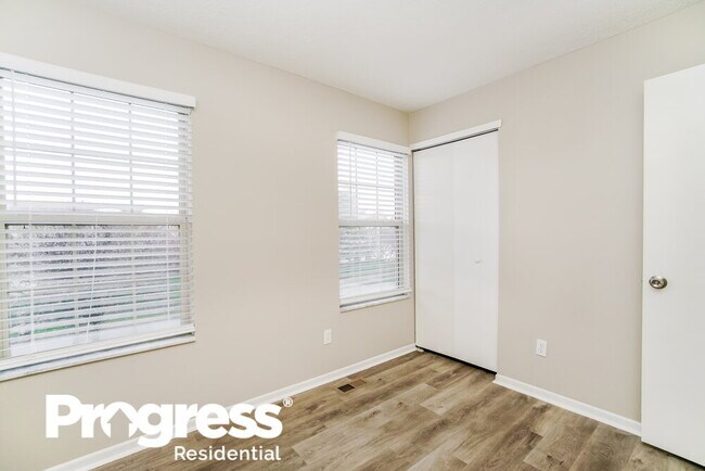 Building Photo - 490 Durham Ln