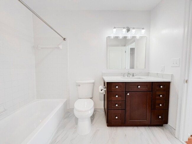 Building Photo - Freshly Renovated 1 Bed 1 Bath Condo With Balcony In Vibrant Savoy Park - Water Included