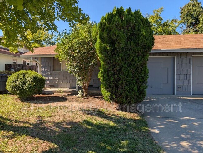 Primary Photo - 1335 Topaz Way