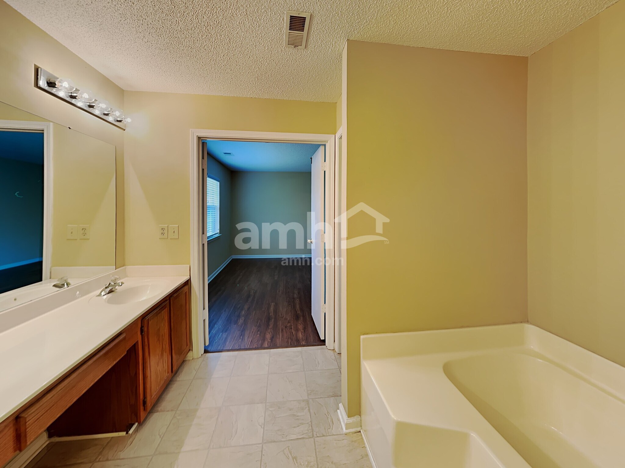 Building Photo - 1516 Gordon Walters Dr