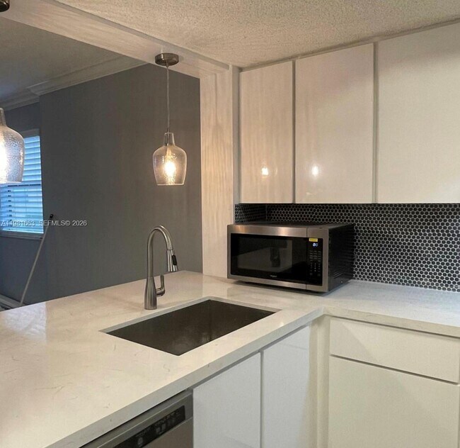 Building Photo - 5200 NW 31st Ave