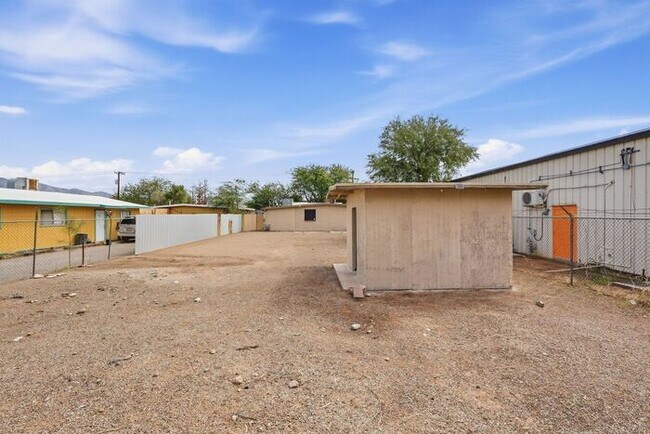 Building Photo - Bright 3-Bed Tucson Rental Home with Expansive Fenced Backyard Near U of A
