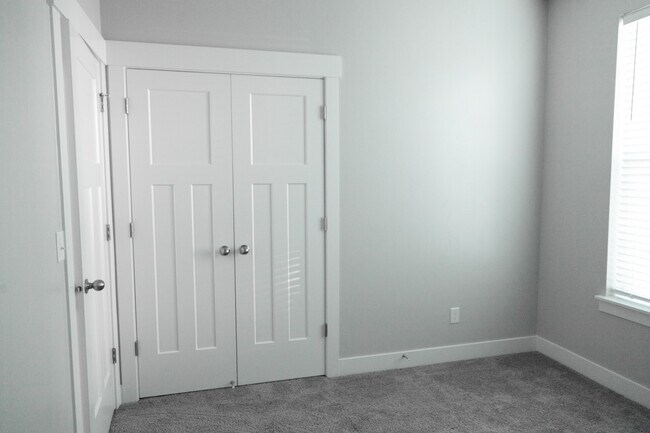 Building Photo - 552 N 360 W