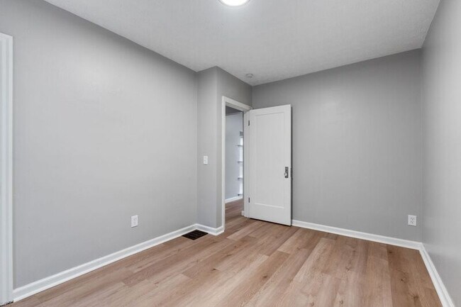 Building Photo - 751 E Tulane Rd