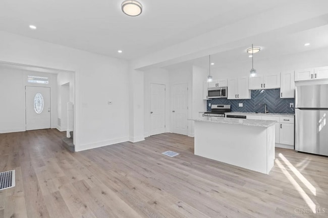 Building Photo - Newly renovated! Available now!!!