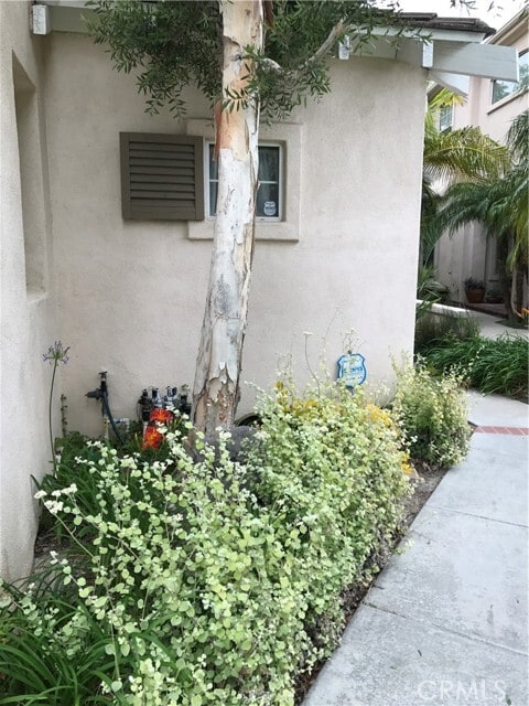 Building Photo - 44 Blanco