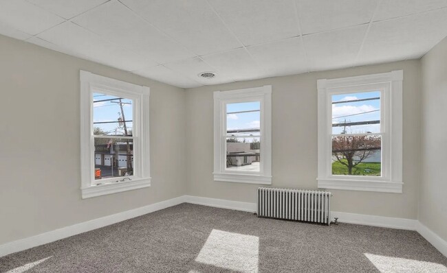 Building Photo - House For Rent