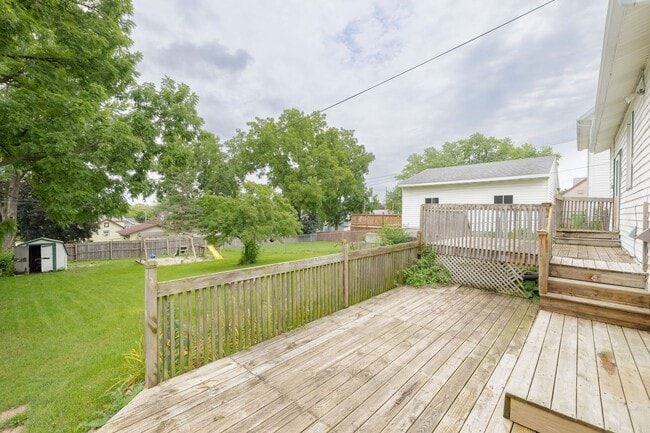 Building Photo - Large Single Family Home for Rent!