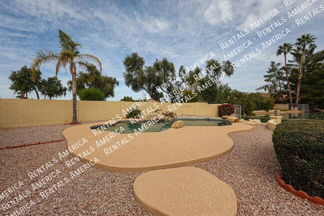 Building Photo - 532 E Stonebridge Dr