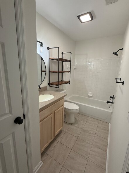 Building Photo - 341 W Coleman Blvd