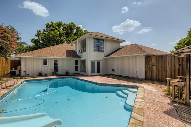 Building Photo - Sensational Prestonwood home with outdoor ...