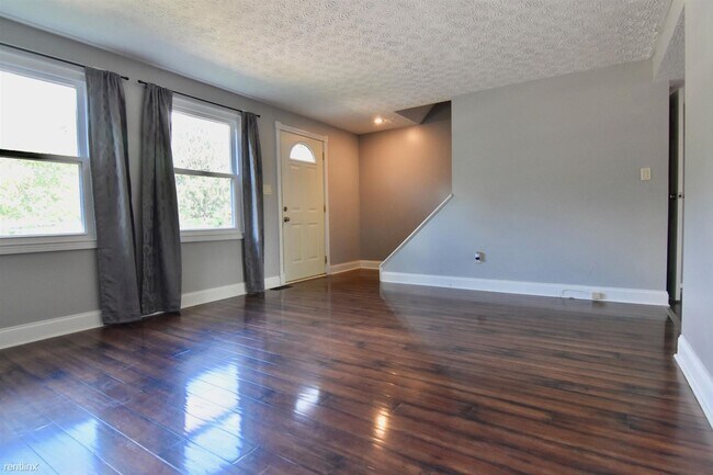 Building Photo - 3 br, 1.5 bath Townhome - 2953 Rushbury Drive