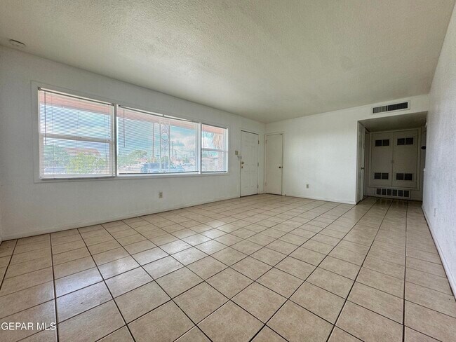 Building Photo - 209 San Saba Rd