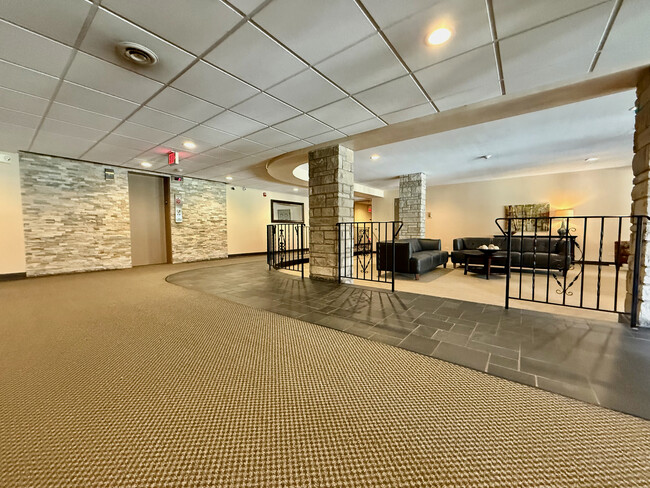 Building Photo - 600 Thames Pky