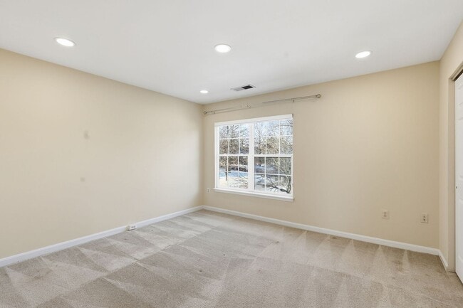 Building Photo - Unbeatable location near Lake Ridge Park and Marina, offering boating, fishing, wildlife and bird...