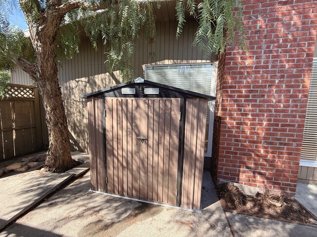 Building Photo - 1652 Borden St