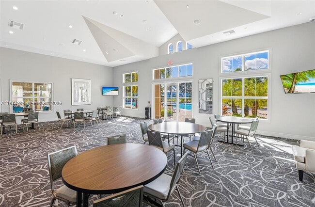 Building Photo - 932 Banyan Dr