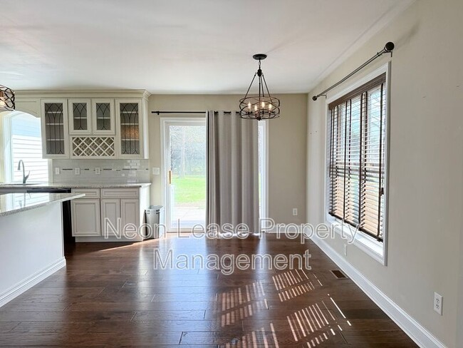 Building Photo - 1092 McGinnes Rd