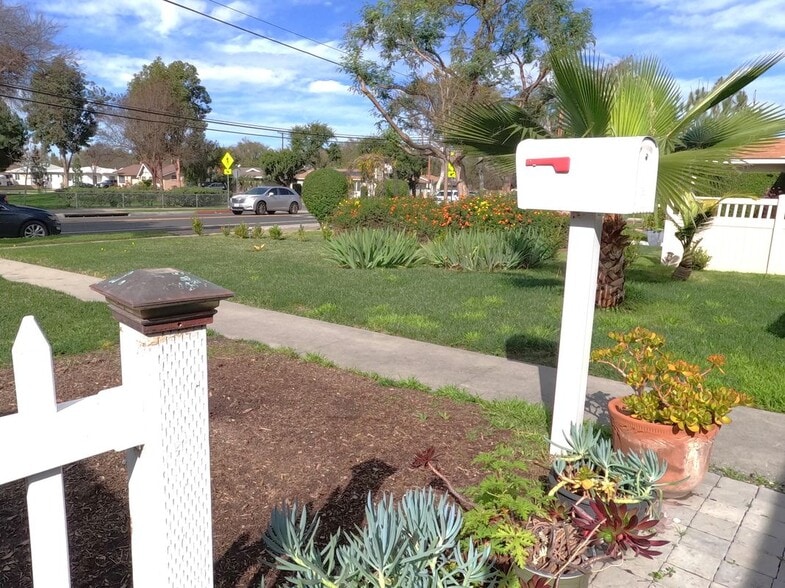 Building Photo - 906 S Gilbert St