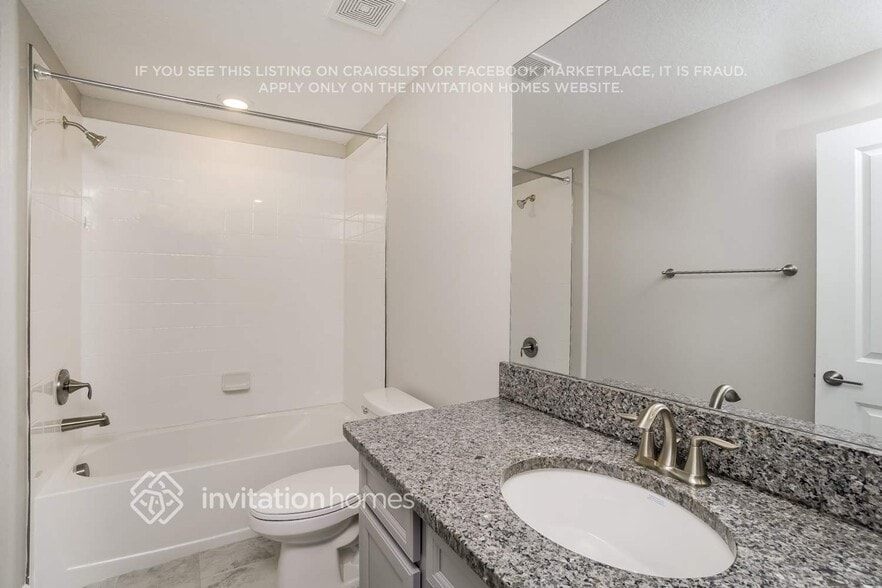 Building Photo - 2864 Coach Manors Way