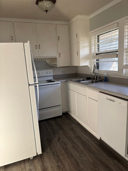 Building Photo - 745 S Sandusky Ave