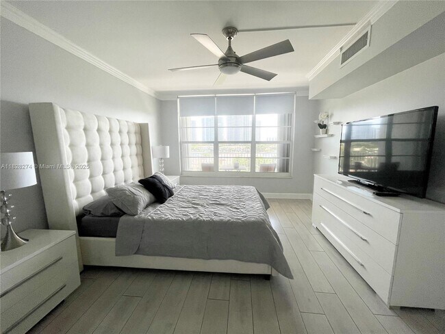 Building Photo - 3181 S Ocean Dr