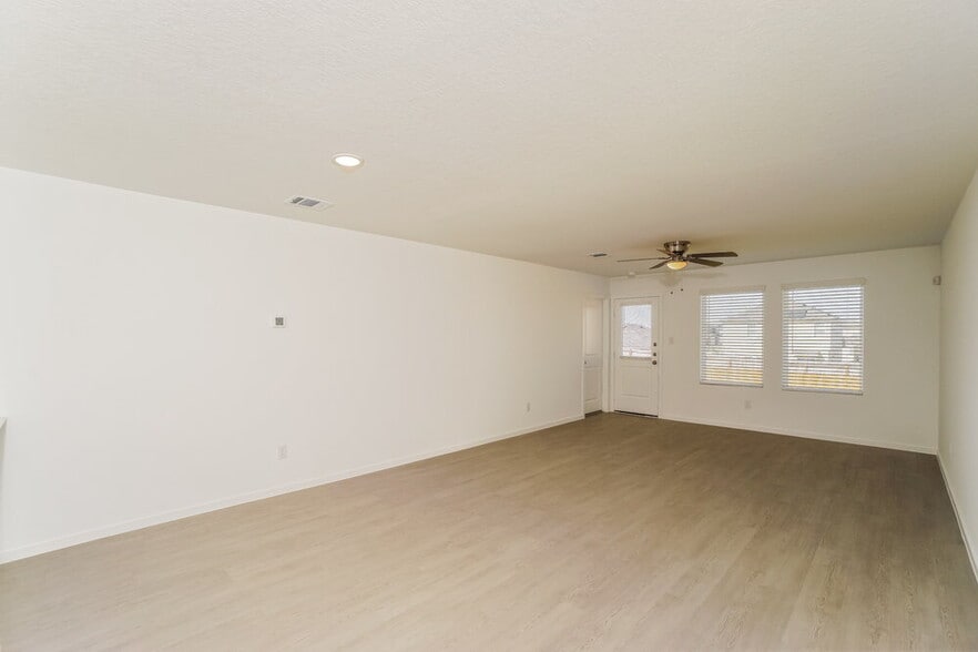 Building Photo - 544 Roquefort St