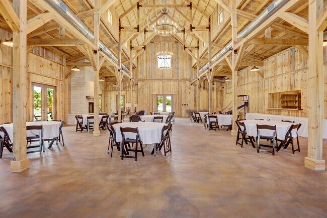 Building Photo - 101 Woodstock Cir