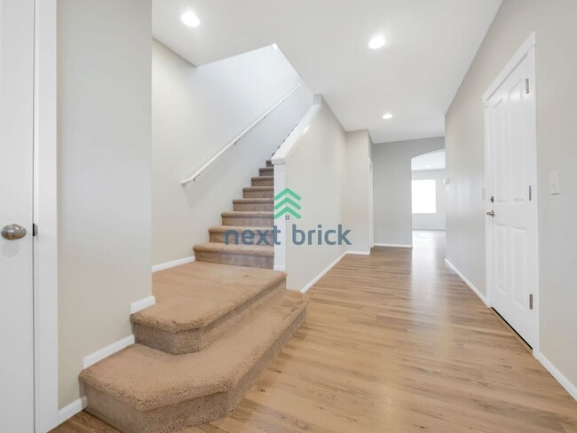 Building Photo - 5 Bed 3 Bath Single-Family Home Available ...