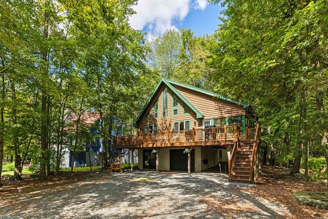 Building Photo - 2174 Lakeview Dr E