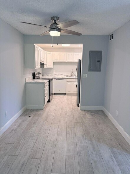 Building Photo - 2109 SE Edler Dr