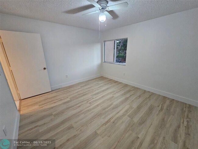 Building Photo - 9537 Weldon Cir