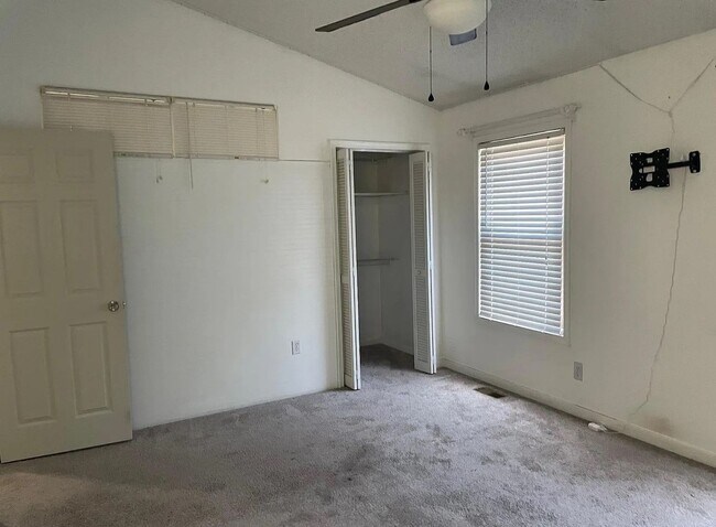 Building Photo - Beautiful Unit overlooking the Little Cree...