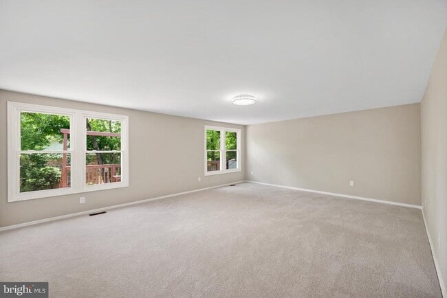 Building Photo - 8200 Clay Dr